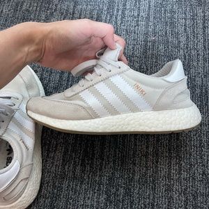 Adidas Iniki sneakers